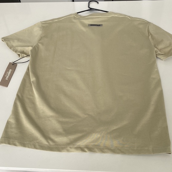 Essentials Oversized Tshirt Size M - Picture 4 of 6